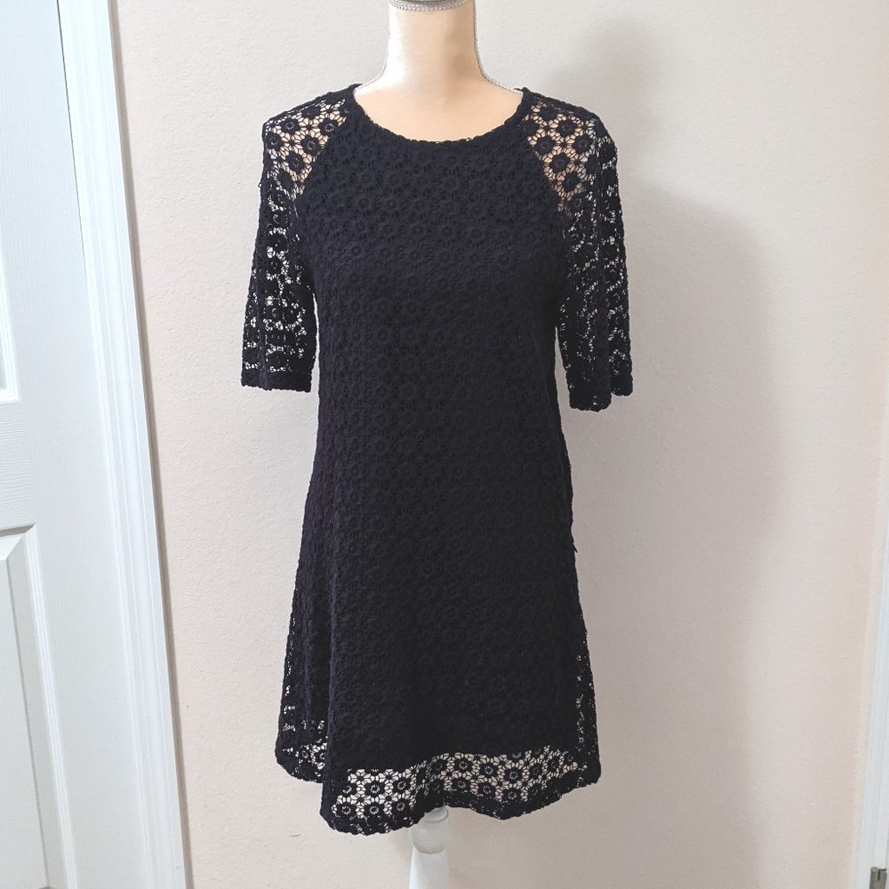 Forever 21 Short Sleeve Lace Cocktail Dress